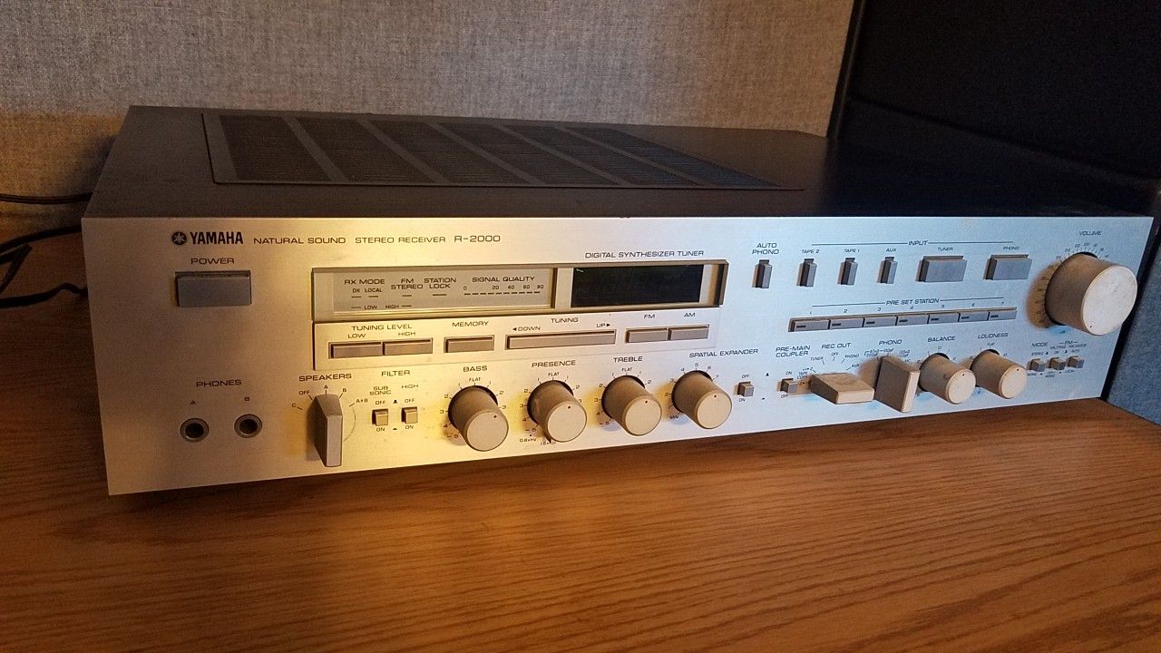 Yamaha R-2000 Stereo Receiver.