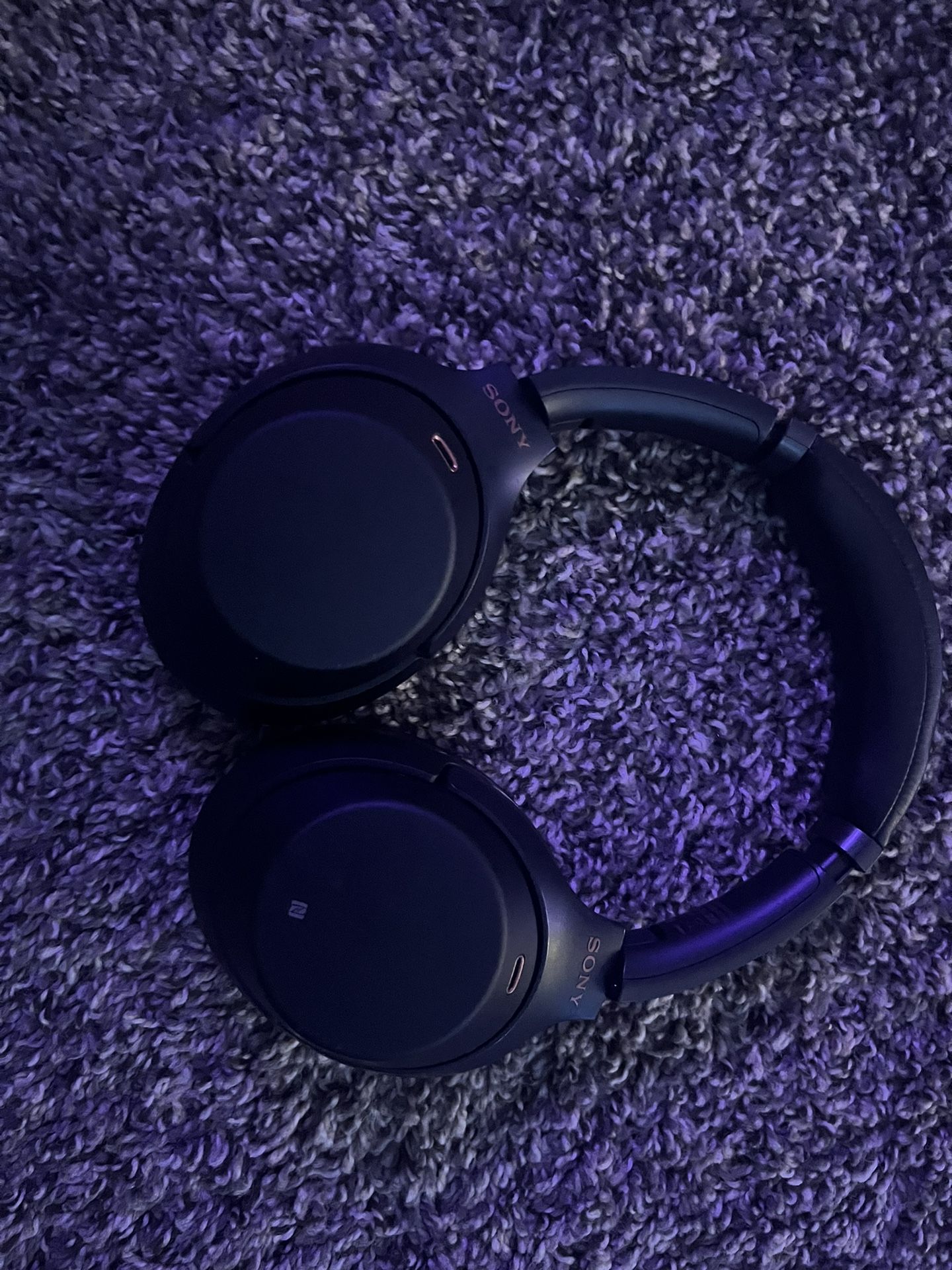 sony bluetooth headphones (look at description)