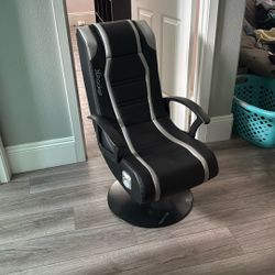X rocker junior gaming chair w built in speaker