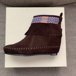 New Size 7 Moccasin Wedges 