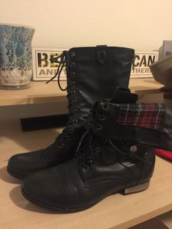 Combat boots