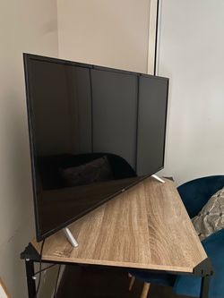 43” TCL Roku Smart TV