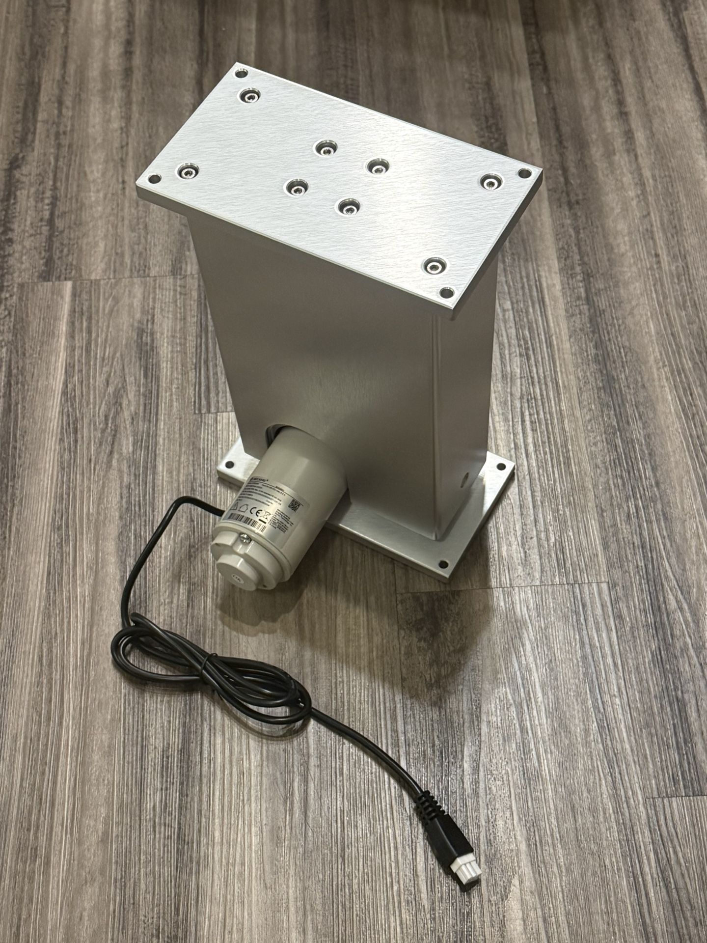 Lift columns / actuators