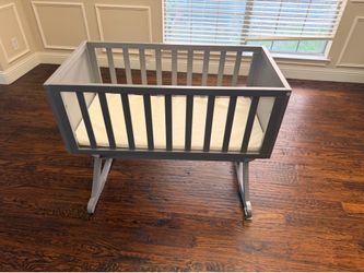 Like New Dream On Me Baby Cradle / Rocking Bassinet + Mattress - Grey