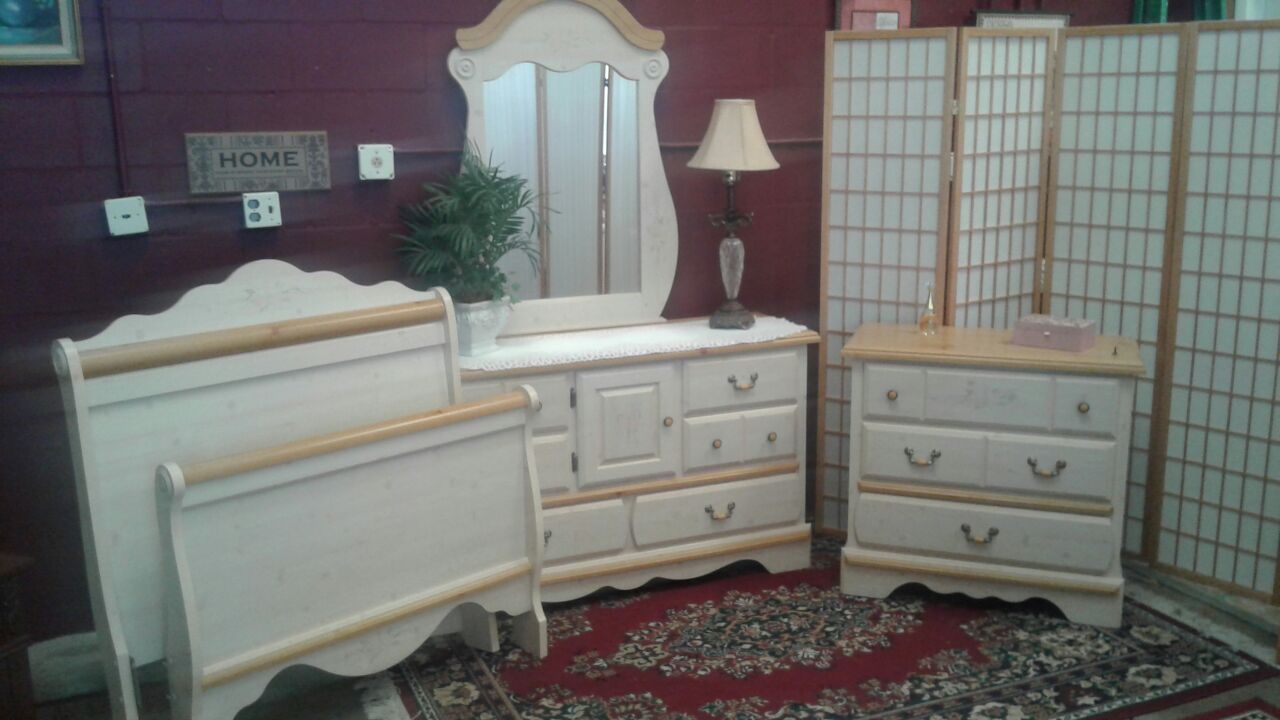 Twin bedroom set cottage pine floral look Kathy Ireland collection