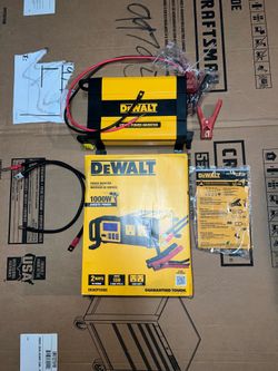DEWALT - 1000-Watt Portable Car Power Inverter