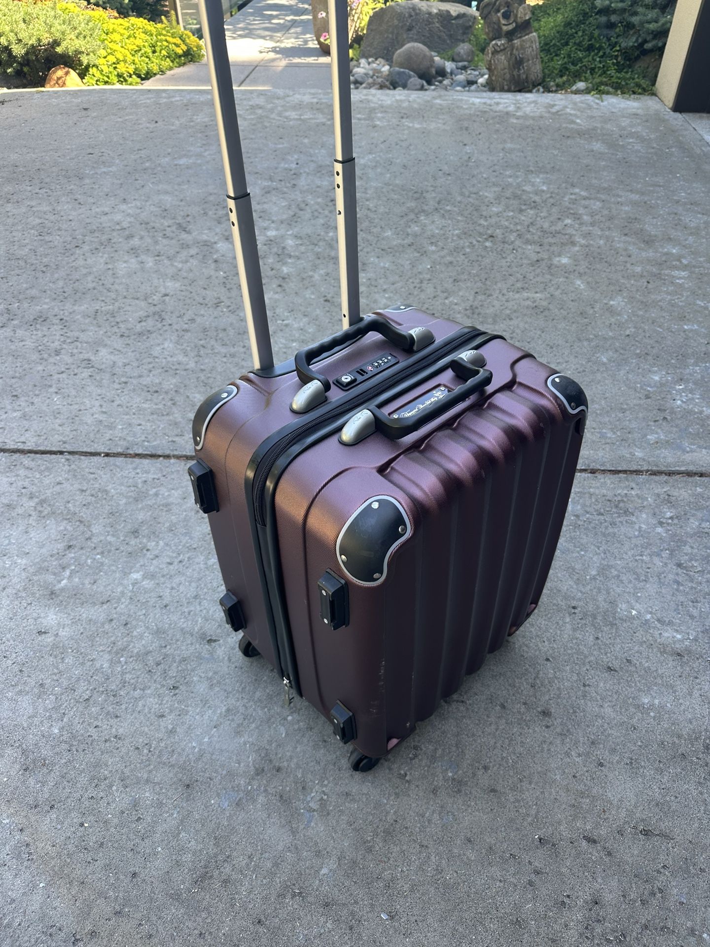 14 x 16 x 19 Travel Suitcase that holds 8 bottles Of Wine