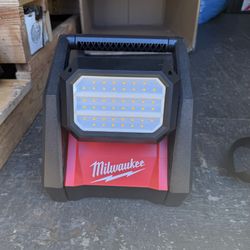 Milwaukee Light M18