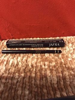 AUTOMATIC EYELINER **JET BLACK