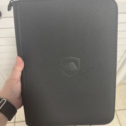 Top Loader Binder. Holds 160 Cards