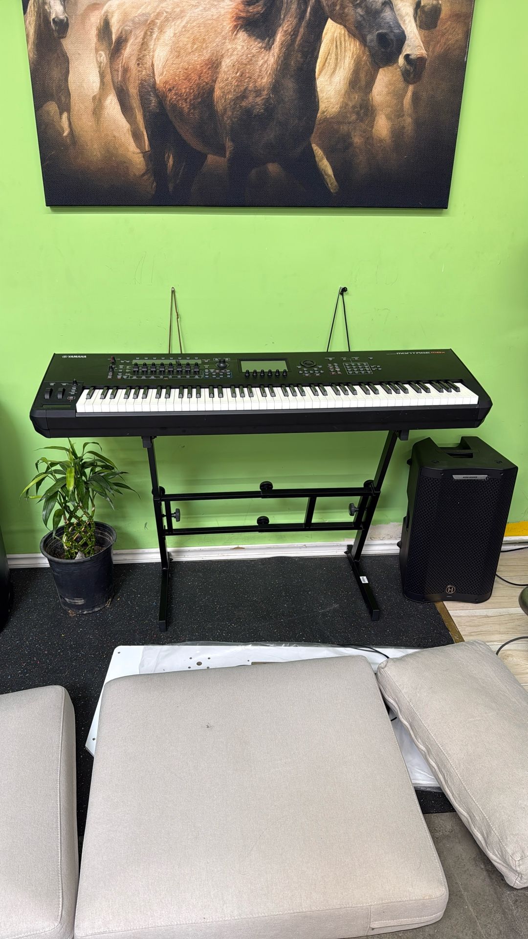 Yamaha MONTAGE M8x Like New With Stand!