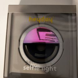 Brighten up your selfies with the Cell Phone Selfie Light from heyday. Styled in a ring shape, this ring selfie light makes your selfies look bright e