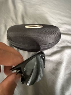Brand new Oakley glasses with case