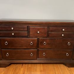 Bedroom Set Dresser 
