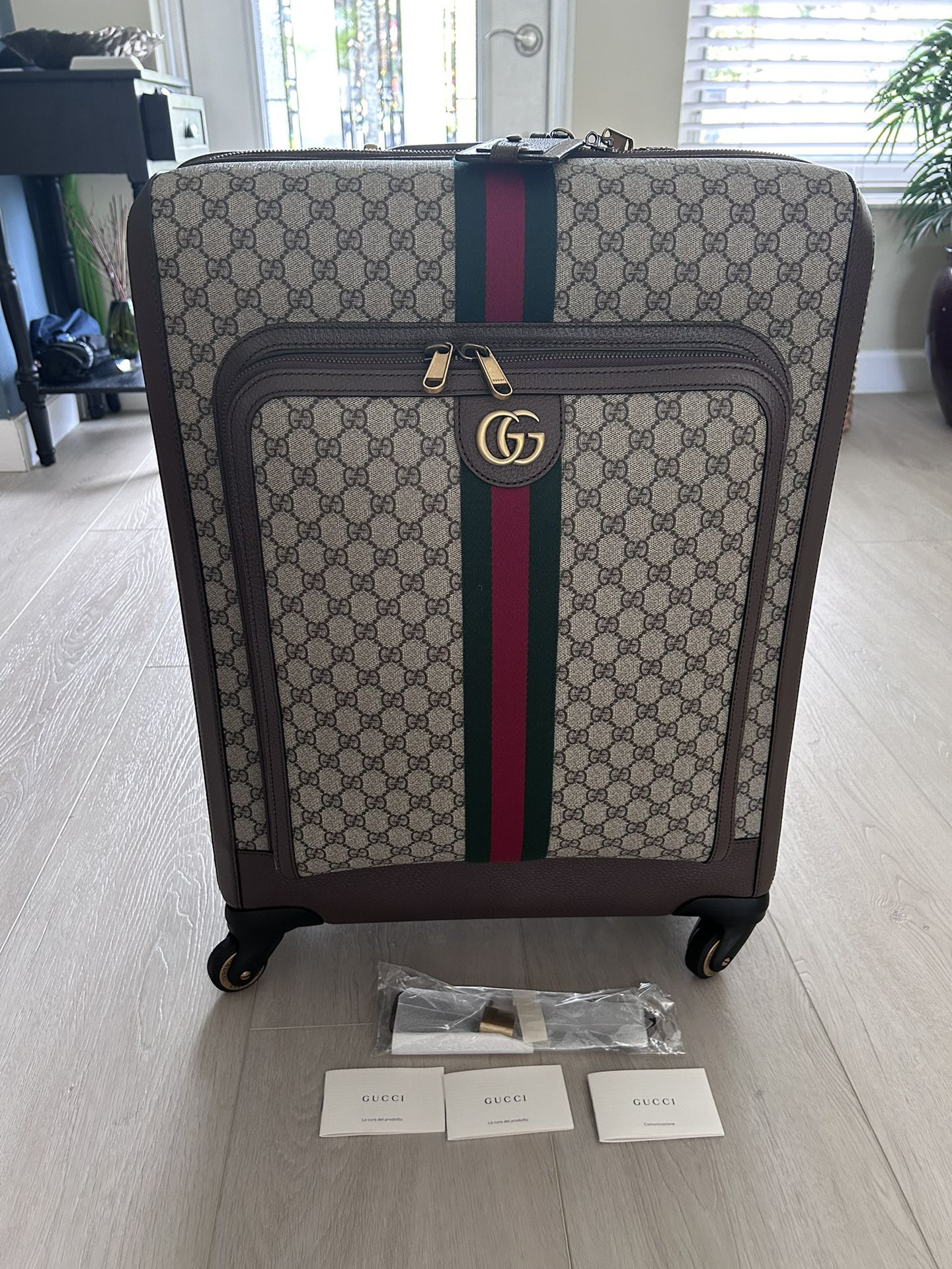 Priced To Sell!  Beautiful Authentic Gucci Savoy Medium Trolley 