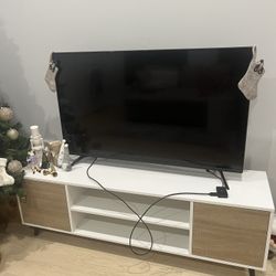 TV Stand — Excellent Condition