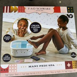 FAO Schwarz Pampered Manicure and Pedicure Spa Beauty Set