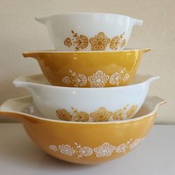 Like New Vintage Pyrex White And Gold Mixing Bowls Cinderella