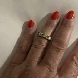 Beautiful REAL WHITE GOLD RING WITH AUGUST PERIDOT GEMSTONES .... SIZE 6... $199