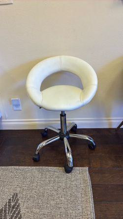 Off-white, adjustable rolling chair
