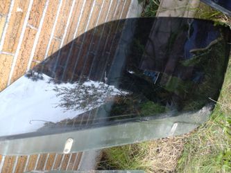 BMW 840 850 E31 door window glass