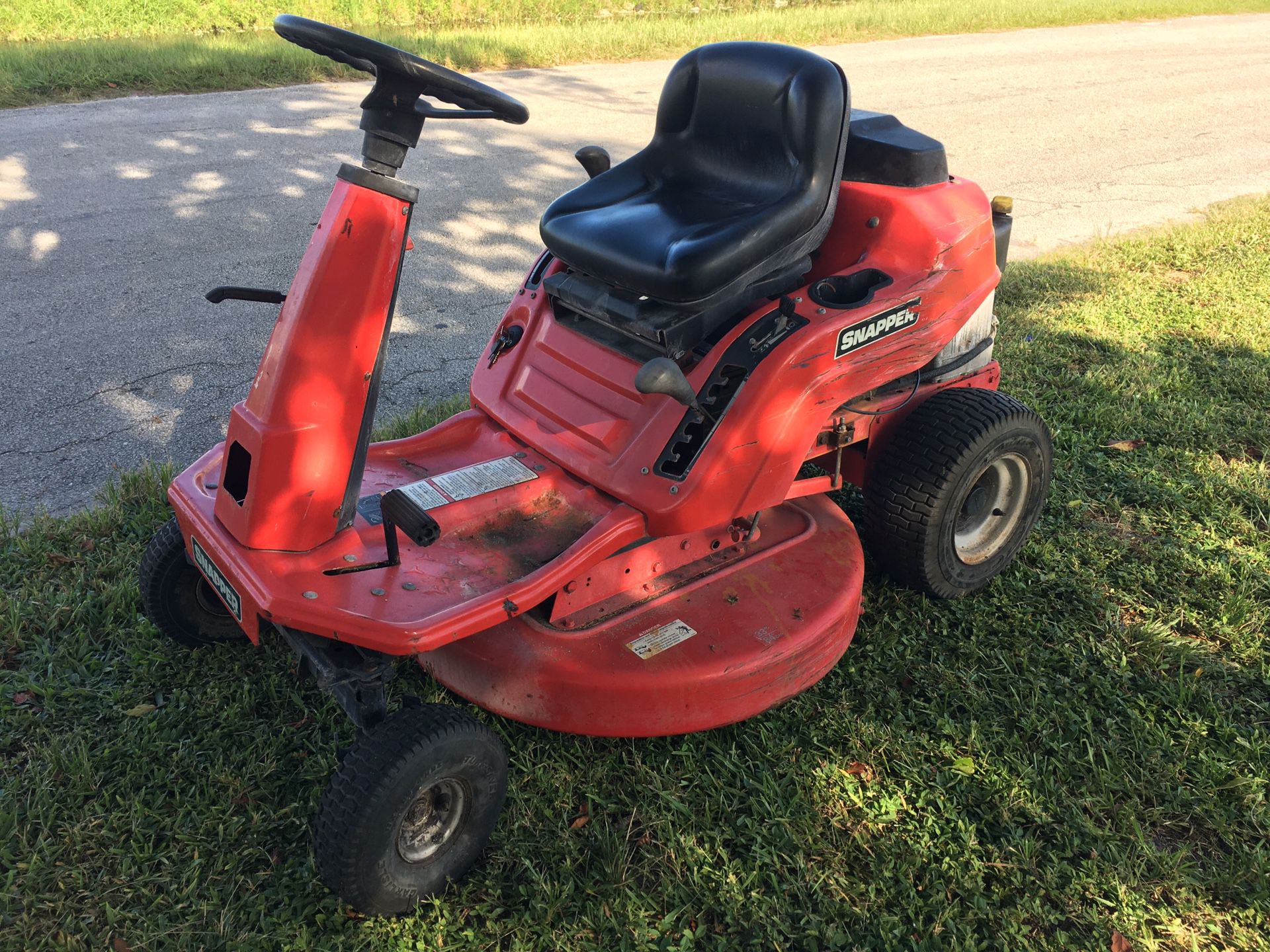 12.5 Classic Snapper tractor 33 inch Riding Lawn Mower
