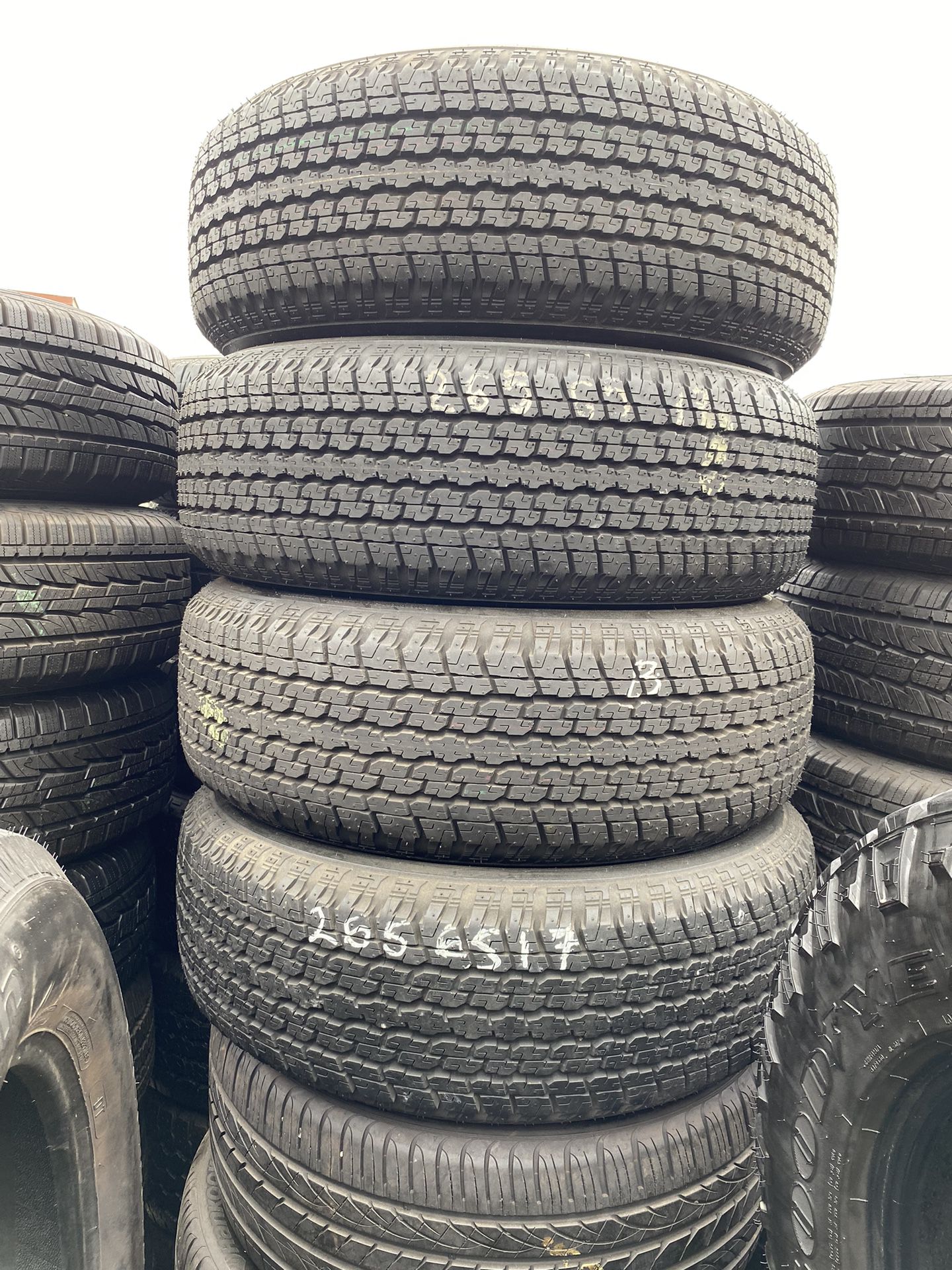 Set of four used tires Bridgestone 265/65/17 in good condition 