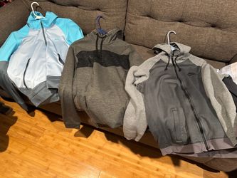 3 Nike sweaters (XL)
