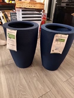 Set of 2 Navy Blue Ribbed Planters