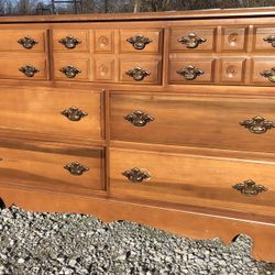 Dresser - 7 drawer - 52 x 17 x 31 tall