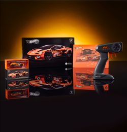 NEW UNOPENED FACTORY CASE OF 4 CARS!
The Lamborghini Temerario Alleggerita is a remote-controlled 1:64 scale die-cast model powered by a rechargeable 