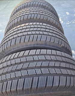 245/70/17 Michelin 📍📍 Vendo un set de llantas con 80% de vida las 4 📍🌟