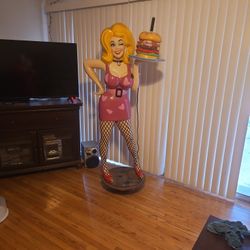 HAMBURGER MARY STATUE ANAMTRON