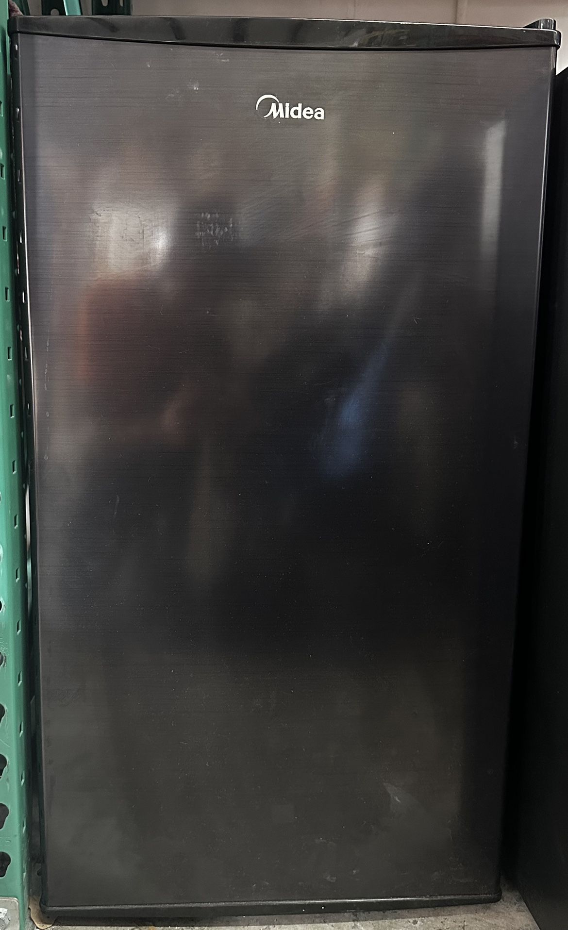 Midea Compact Refrigerator 3.3 Cu Ft for Sale in Orlando, FL OfferUp