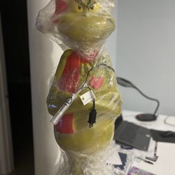 GRINCH LIGHTED YARD DECOR