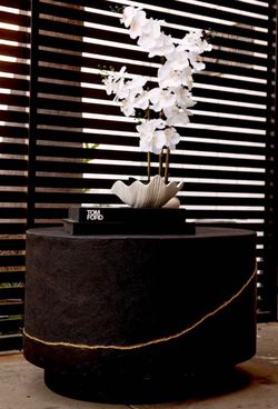 BEAUTIFUL INDOOR OUTDOOR COFFEE TABLE BLACK AND GOLD GORGEOUS