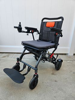 Lightweight and ultra silent electric wheelchair