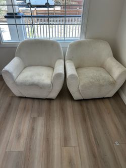 Ultra soft white armchairs (2)