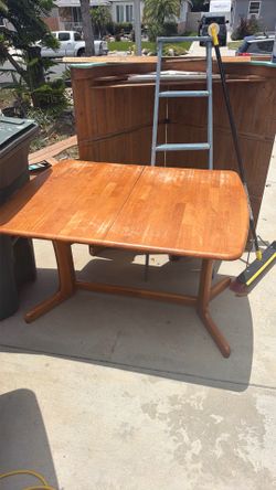 Free - Table with Leaf