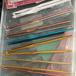 Lot Of 20 Crochet Hooks