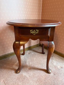 Vintage Queen Anne Style Oval Side Table with Drawer