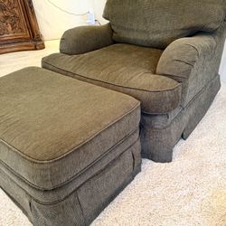 Green Oversized Chair and Matching Ottoman (2 Pieces)