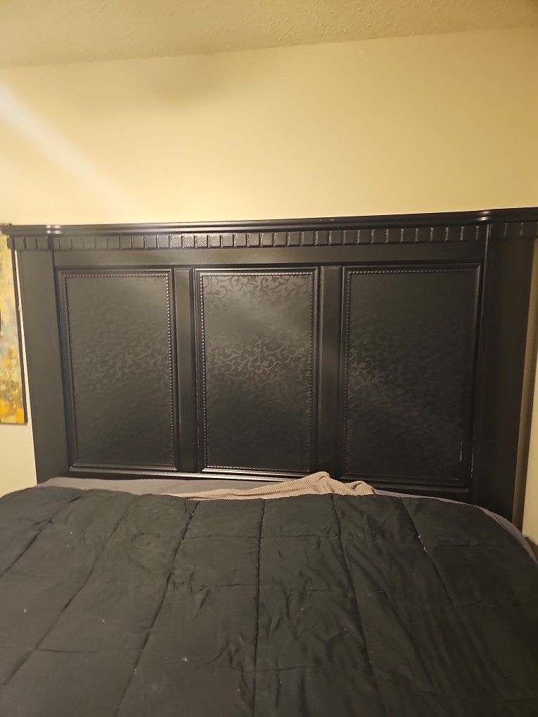 King Size Bed Black. Ashley Stewart.