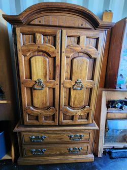 Vintage American Drew 5 Drawer Solid Oak Armoire
