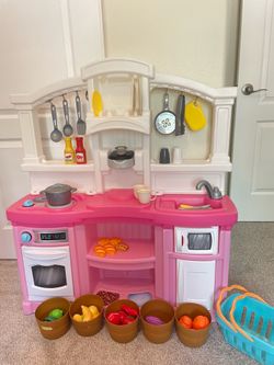 Play kitchen with accessories