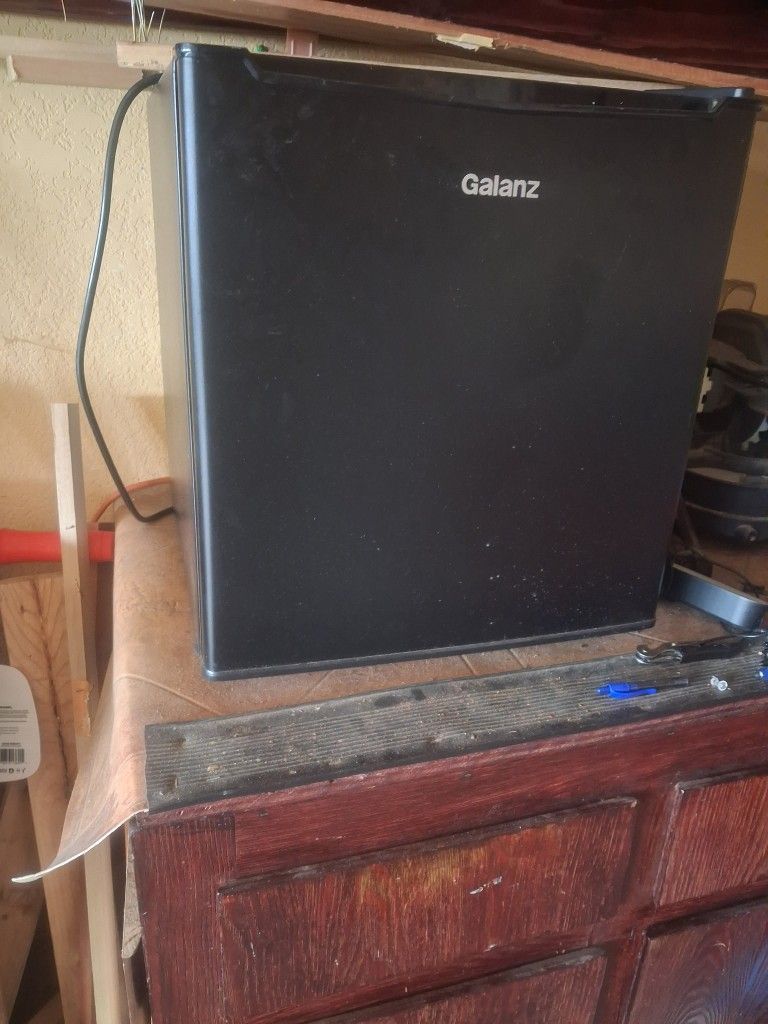 Mini fridge
