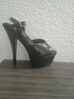 Brand new pleaser heels never worn size 6
