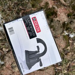 Delta Lakewood Bathroom Faucet Matte Black 25718LF-BL