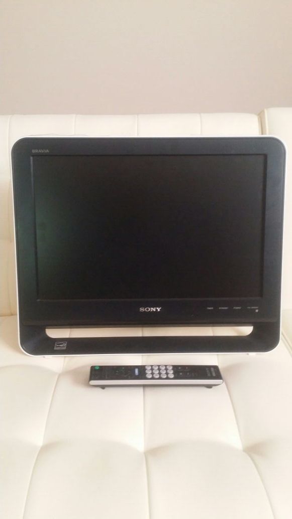 Rare Sony Bravia KDL-19M4000 19" 720P White LCD HDTV w/ Remote