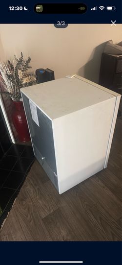 Mini fridge